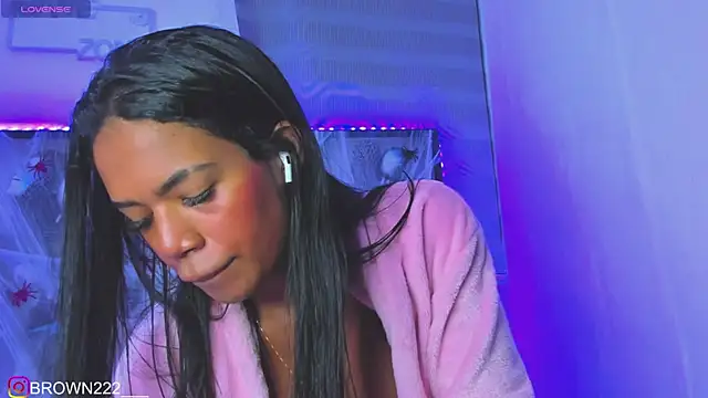 Snapshot of _naomibrown_ chatting on 10, 10, 2025 naomibrown online show from 10, 10, 2025
