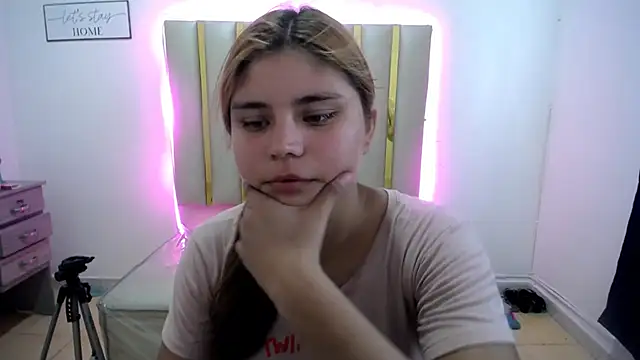 Snapshot of keilicita_tonny_18 chatting on 9, 10, 2025 keilicita tonny 18 online show from 9, 10, 2025