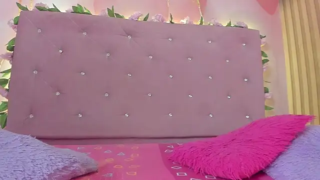 Snapshot of violet_taylor_ chatting on 8, 7, 2026 violet taylor online show from 8, 7, 2026