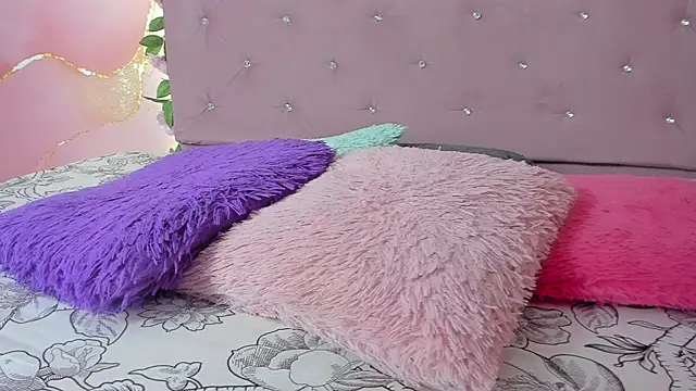 violet taylor  online show from 24, 4, 2026