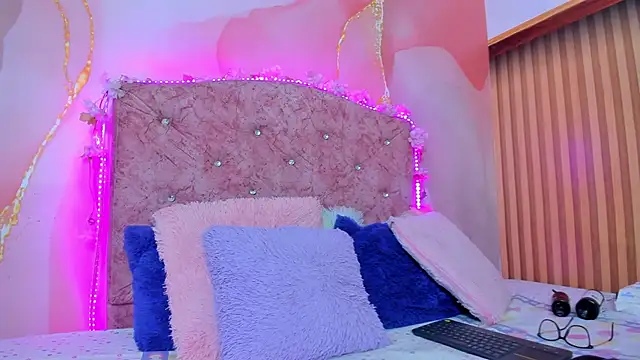 violet taylor  online show from 9, 9, 2025