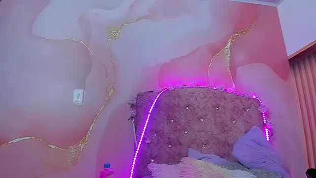 violet taylor  online show from 2, 12, 2025