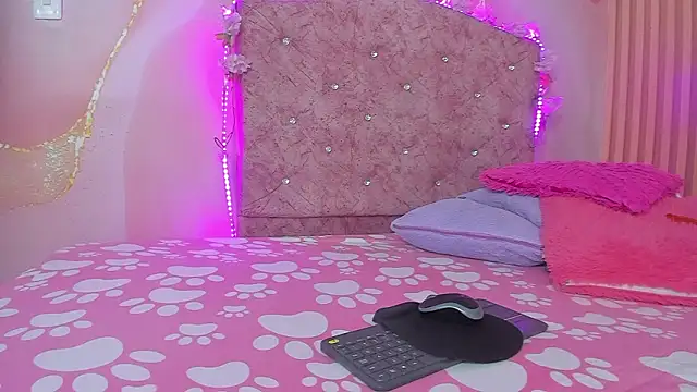 violet taylor  online show from 27, 2, 2026