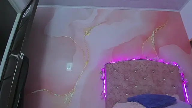 violet taylor  online show from 15, 11, 2025