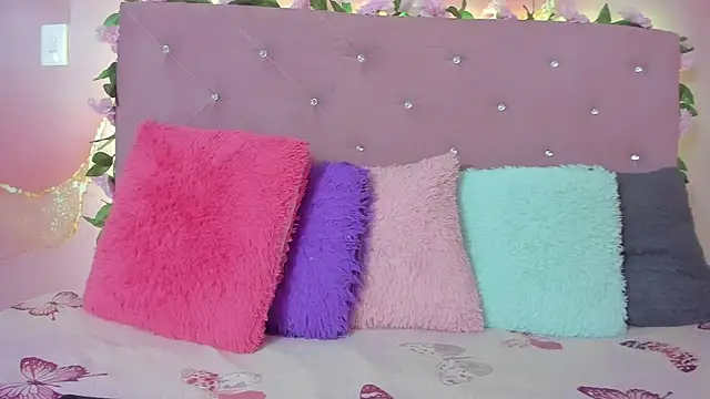 violet taylor  online show from 7, 4, 2026