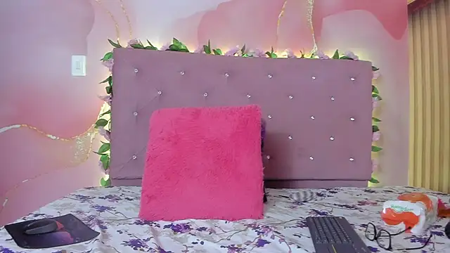 violet taylor  online show from 8, 4, 2026