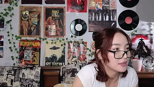 Snapshot of OdetteBiddy chatting on 6, 11, 2025 OdetteBiddy online show from 6, 11, 2025