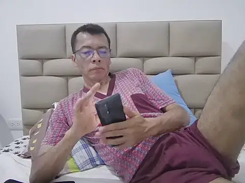 Snapshot of skinnylatino51 chatting on 1, 11, 2025 skinnylatino51 online show from 1, 11, 2025