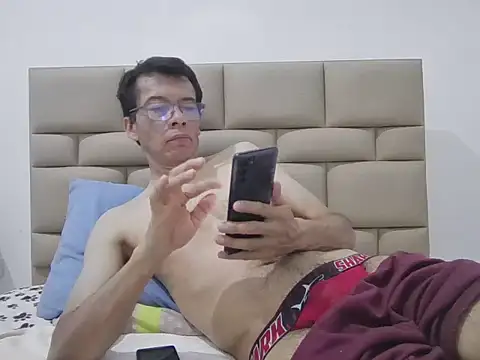 skinnylatino51 online show from 8, 3, 2026