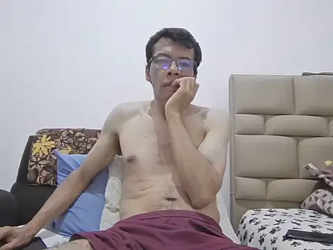 Snapshot of skinnylatino51 chatting on 7, 6, 2026 skinnylatino51 online show from 7, 6, 2026