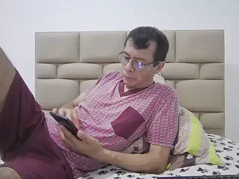 Snapshot of skinnylatino51 chatting on 1, 5, 2026 skinnylatino51 online show from 1, 5, 2026