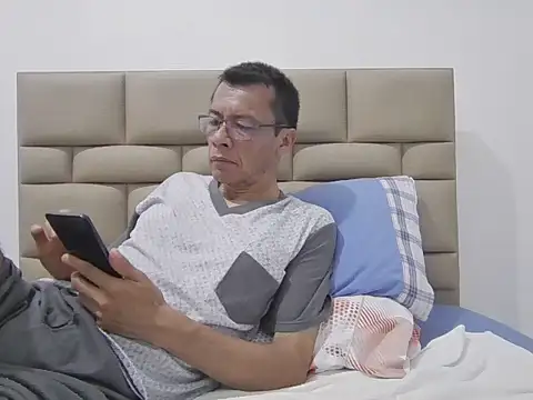 Snapshot of skinnylatino51 chatting on 6, 11, 2025 skinnylatino51 online show from 6, 11, 2025