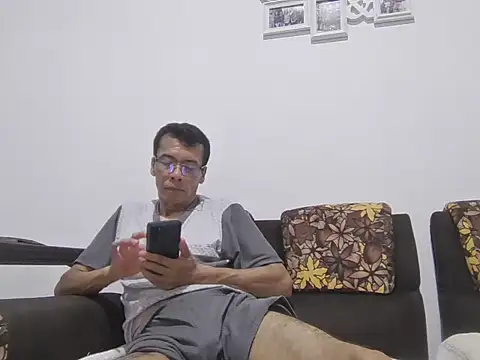 skinnylatino51 online show from 17, 7, 2026