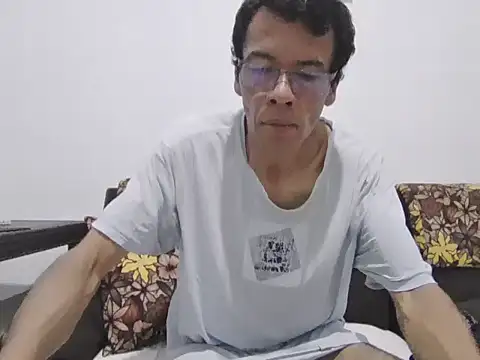 Snapshot of skinnylatino51 chatting on 23, 10, 2025 skinnylatino51 online show from 23, 10, 2025