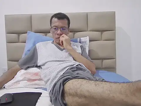 Snapshot of skinnylatino51 chatting on 7, 11, 2025 skinnylatino51 online show from 7, 11, 2025