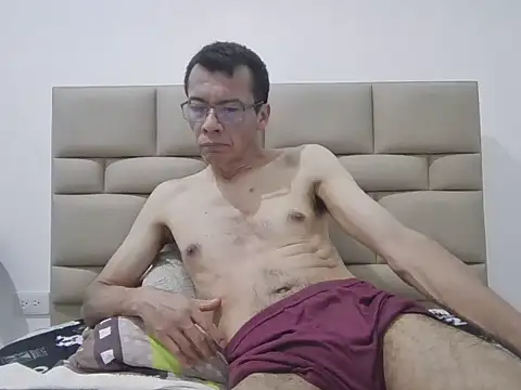 skinnylatino51 online show from 19, 1, 2026