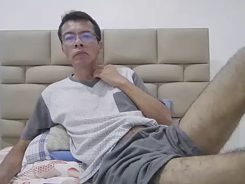 skinnylatino51 online show from 3, 2, 2026