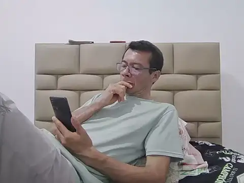 skinnylatino51 online show from 15, 12, 2025