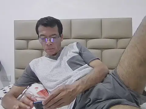 skinnylatino51 online show from 18, 2, 2026