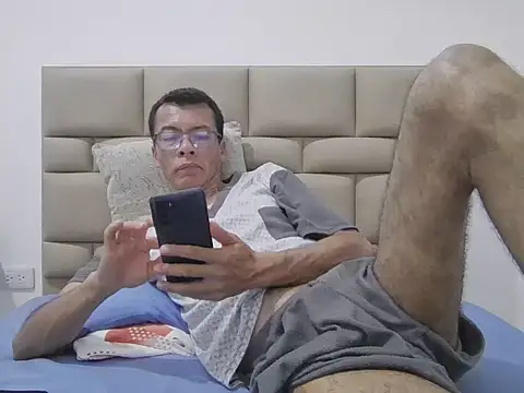 Snapshot of skinnylatino51 chatting on 19, 11, 2025 skinnylatino51 online show from 19, 11, 2025