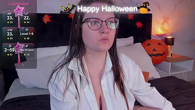 HelenDanvers online show from 30, 10, 2025