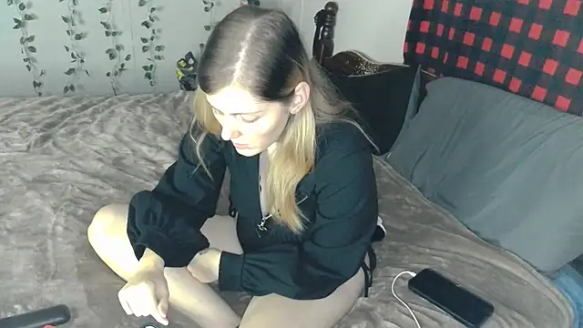 Snapshot of XxMidnightMysteryxX chatting on 11, 11, 2025 XxMidnightMysteryxX online show from 11, 11, 2025