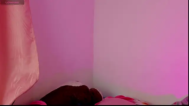 Alanaloiiss  online show from 6, 3, 2026