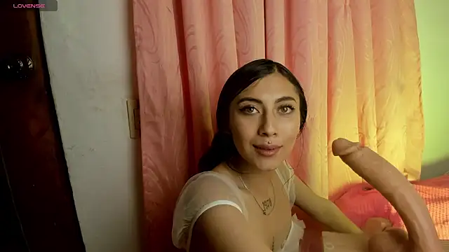 Snapshot of Alanaloiiss_ chatting on 3, 5, 2026 Alanaloiiss online show from 3, 5, 2026