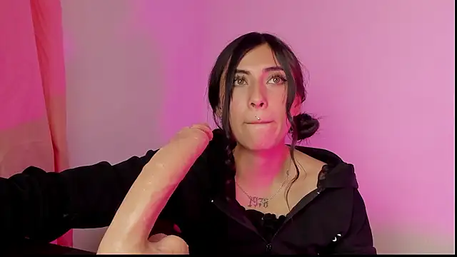 Alanaloiiss  online show from 4, 3, 2026