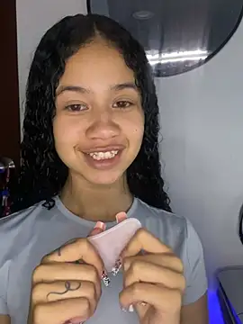 jadee8 online show from 15, 4, 2026