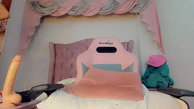  Abby white  online show from 25, 11, 2025