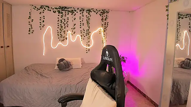 sara doll77 online show from 14, 11, 2025