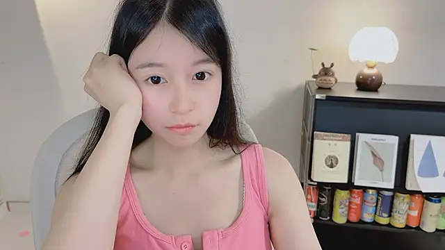 Snapshot of Onechestnut chatting on 28, 4, 2026 Onechestnut online show from 28, 4, 2026