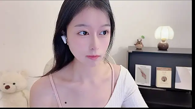 Onechestnut online show from 19, 10, 2025