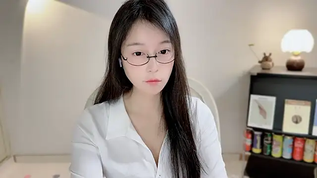 Snapshot of Onechestnut chatting on 5, 4, 2026 Onechestnut online show from 5, 4, 2026