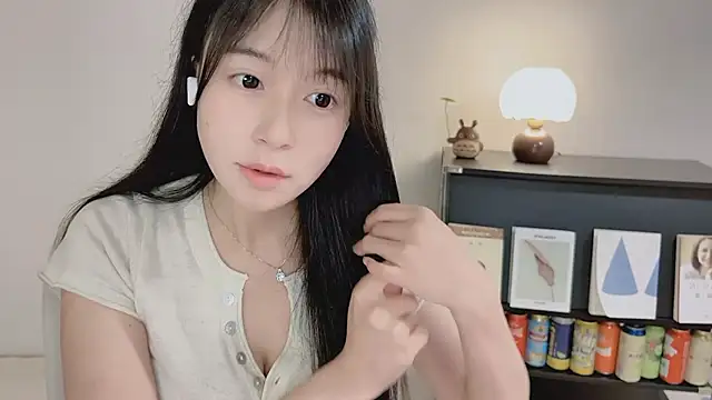 Snapshot of Onechestnut chatting on 11, 5, 2026 Onechestnut online show from 11, 5, 2026