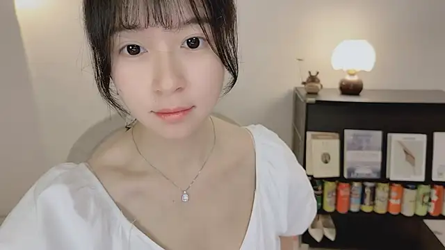 Snapshot of Onechestnut chatting on 24, 5, 2026 Onechestnut online show from 24, 5, 2026