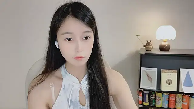 Snapshot of Onechestnut chatting on 8, 4, 2026 Onechestnut online show from 8, 4, 2026