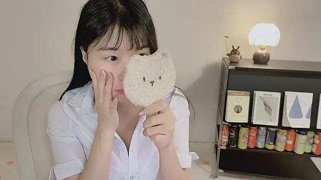 Snapshot of Onechestnut chatting on 16, 5, 2026 Onechestnut online show from 16, 5, 2026