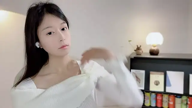 Snapshot of Onechestnut chatting on 4, 4, 2026 Onechestnut online show from 4, 4, 2026
