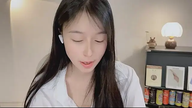 Snapshot of Onechestnut chatting on 23, 4, 2026 Onechestnut online show from 23, 4, 2026