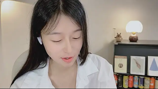 Snapshot of Onechestnut chatting on 23, 4, 2026 Onechestnut online show from 23, 4, 2026