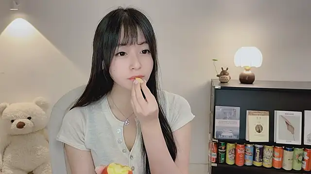 Snapshot of Onechestnut chatting on 7, 6, 2026 Onechestnut online show from 7, 6, 2026