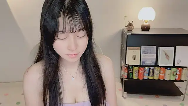 Snapshot of Onechestnut chatting on 26, 5, 2026 Onechestnut online show from 26, 5, 2026