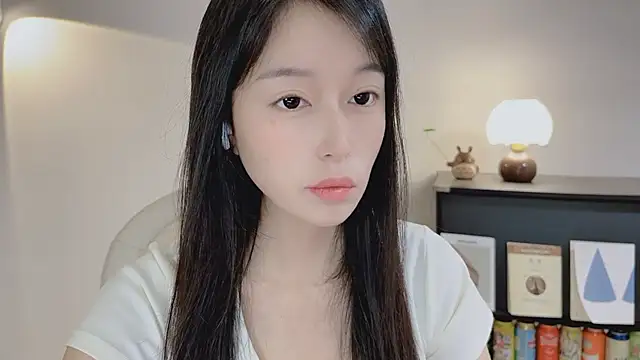 Snapshot of Onechestnut chatting on 15, 4, 2026 Onechestnut online show from 15, 4, 2026