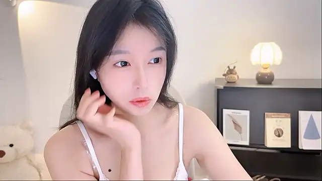 Onechestnut online show from 3, 11, 2025