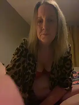 X-Victoria-X online show from 10, 10, 2025