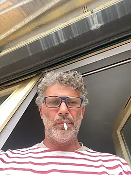 Snapshot of max219 chatting on 18, 5, 2026 max219 online show from 18, 5, 2026