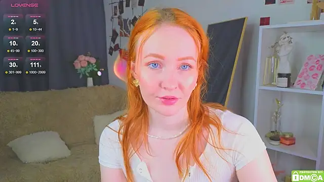 Snapshot of JoyceJones chatting on 23, 10, 2025 JoyceJones online show from 23, 10, 2025