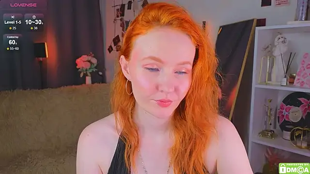 Snapshot of JoyceJones chatting on 18, 11, 2025 JoyceJones online show from 18, 11, 2025